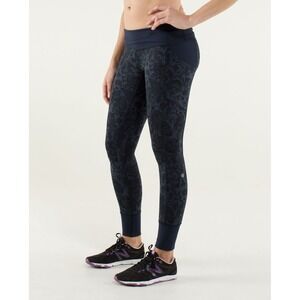 Lululemon En Route Crop Paisley Inkwell/ Inkwell Athletic Yoga Pants Tights sz 4